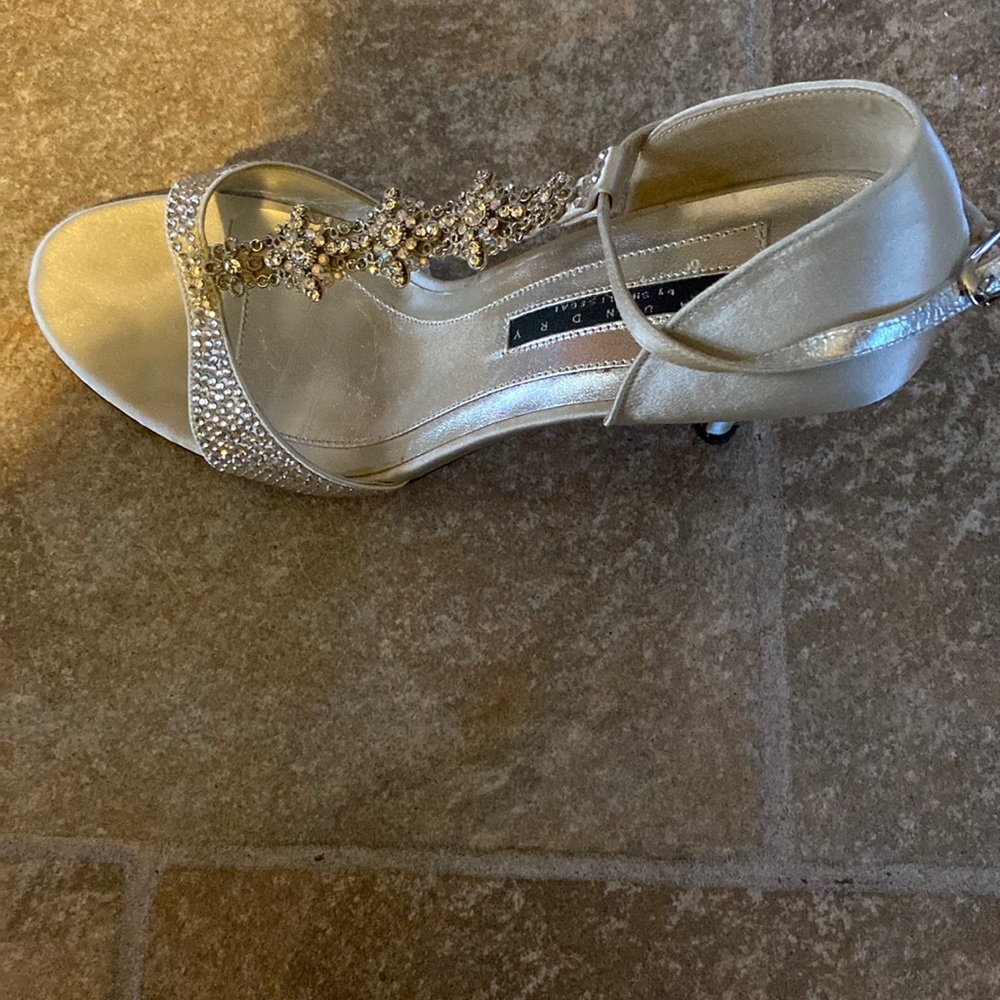 Silver jeweled pump